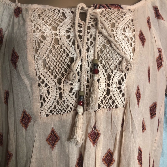 NWT Angie boho lace up cold shoulder top, M - Picture 3 of 5